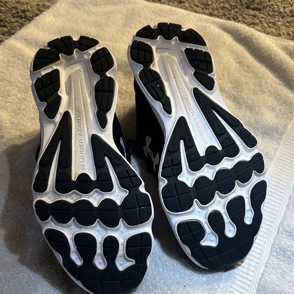 Under Armour Black Athletic Shoes - Picture 4 of 8